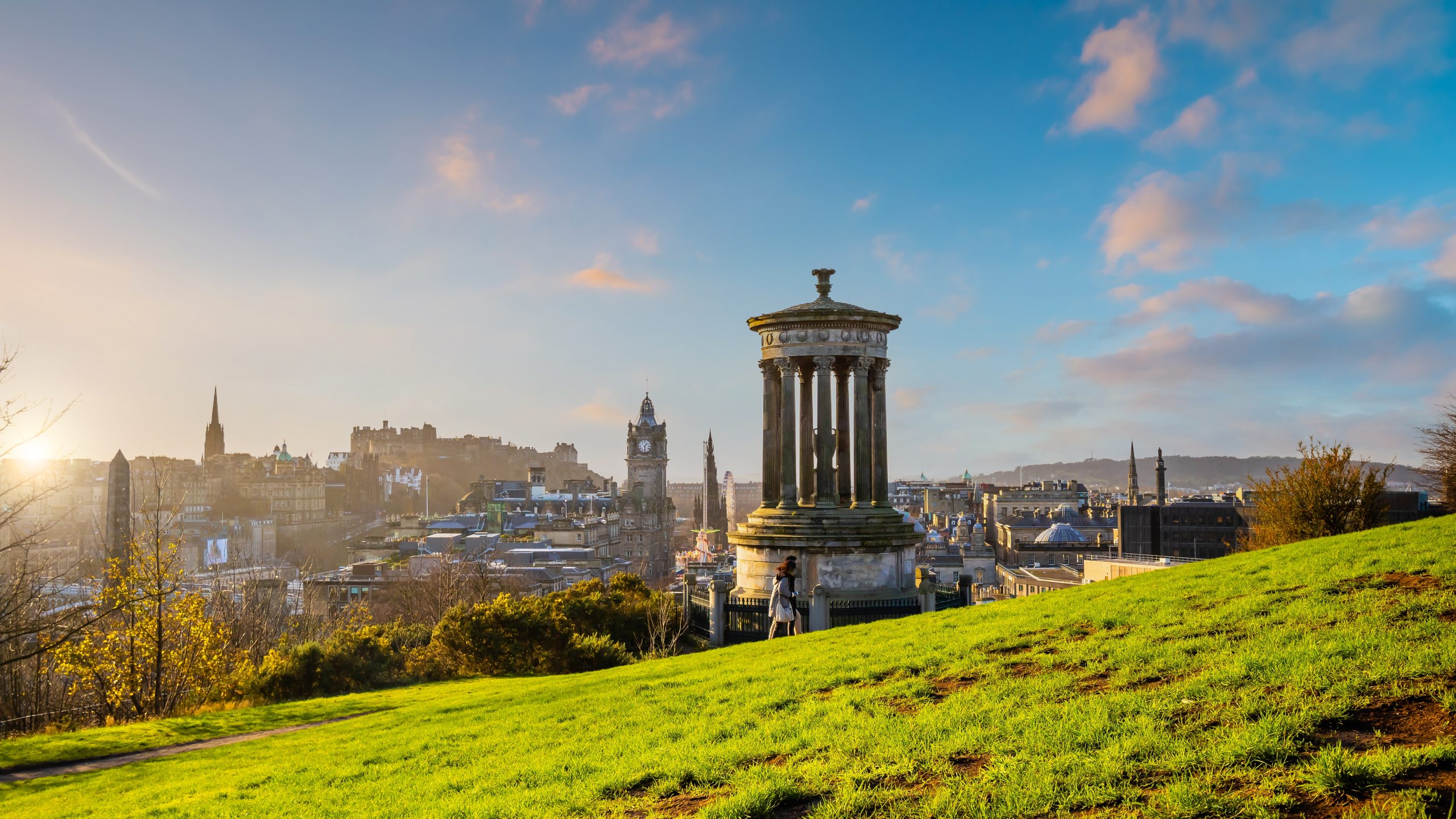 Old town Edinburgh city skyline, Scotland